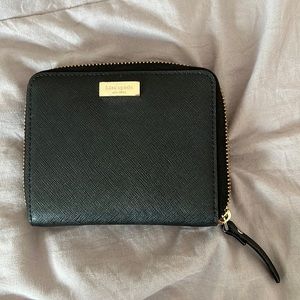 Kate Spade Darci Laurel Small Black Zip Around Wallet, EUC